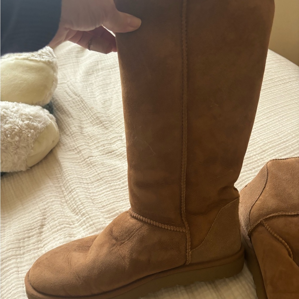 Classic II Genuine Shearling Lined Boot (Women) barely worn size 11